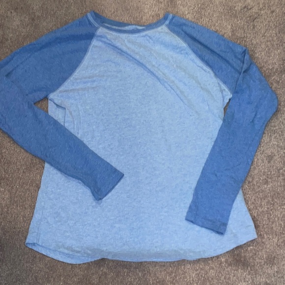 Vineyard Vines Tops - Vineyard vines long sleeve tee